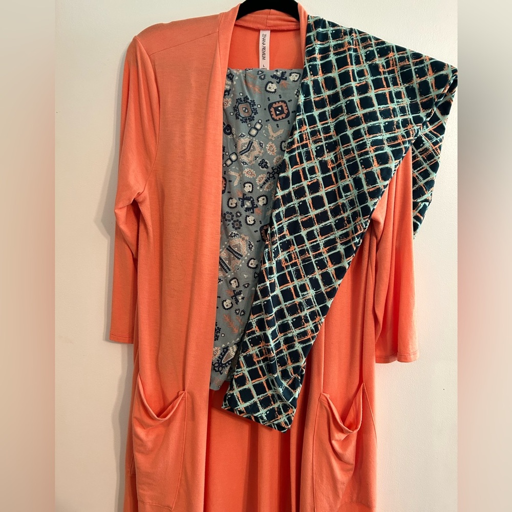 Size Large Zenana cardigan with 2 pair matching LuLaRoe TC Leggings Coral Blue